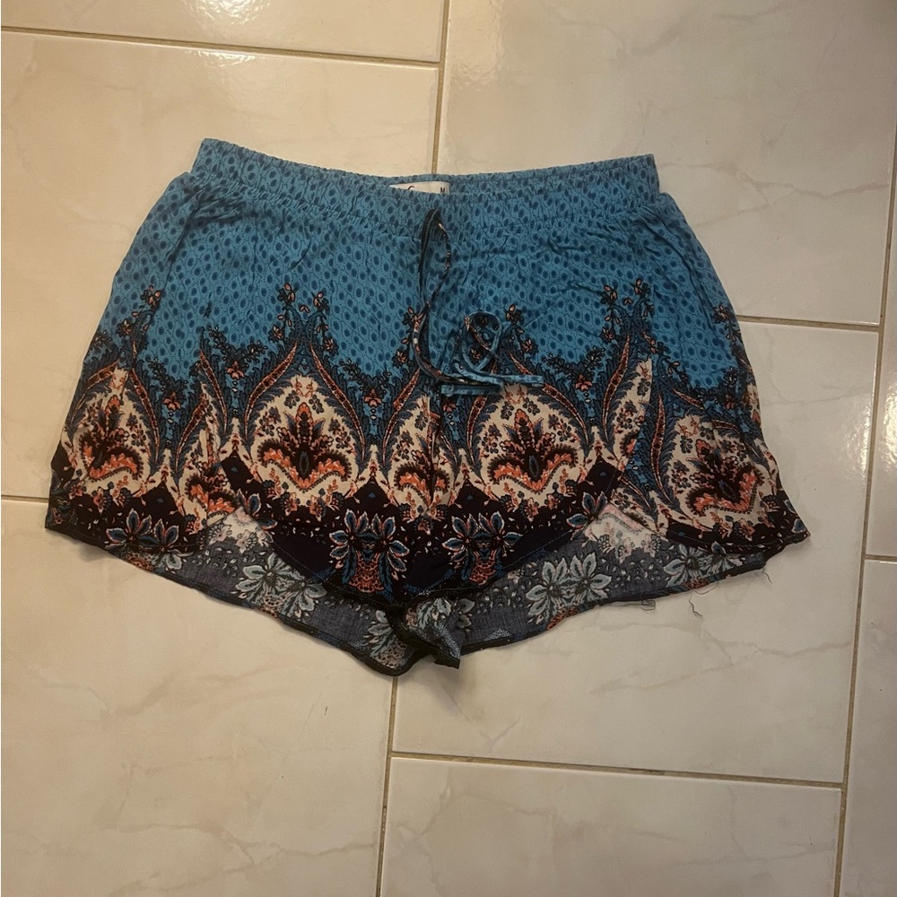 Hollister Women’s Blue/Pink/Cream Multi Print Flowing Open Leg Shorts